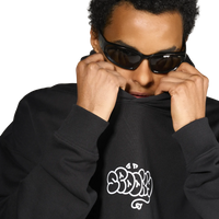 dettaglio della felpa Boogie night indossata dal modello