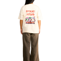 t-shirt sound of spooky indossata dalla modella vista dal retro