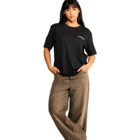 T-shirt nera Spooky Factory con grafica tombola horror sul fronte