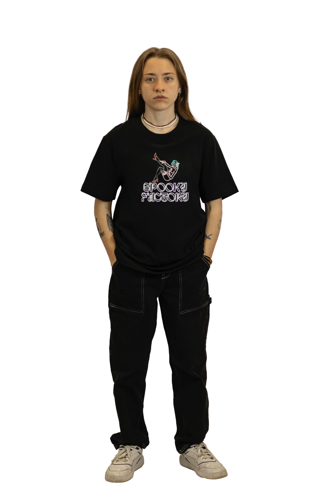 T-shirt nera unisex con stampa LED-style di pin-up su sfondo scuro vista di fronte.