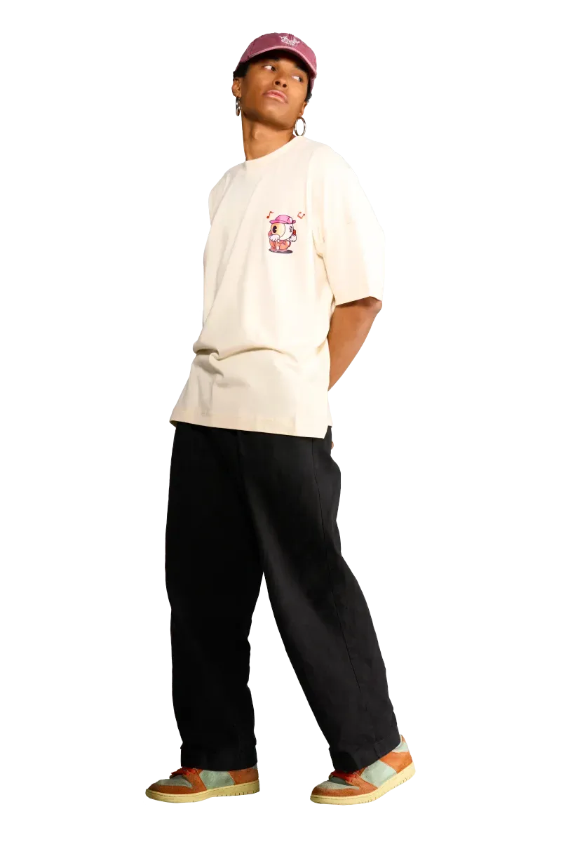 t-shirt sound of spooky indossata dal modello