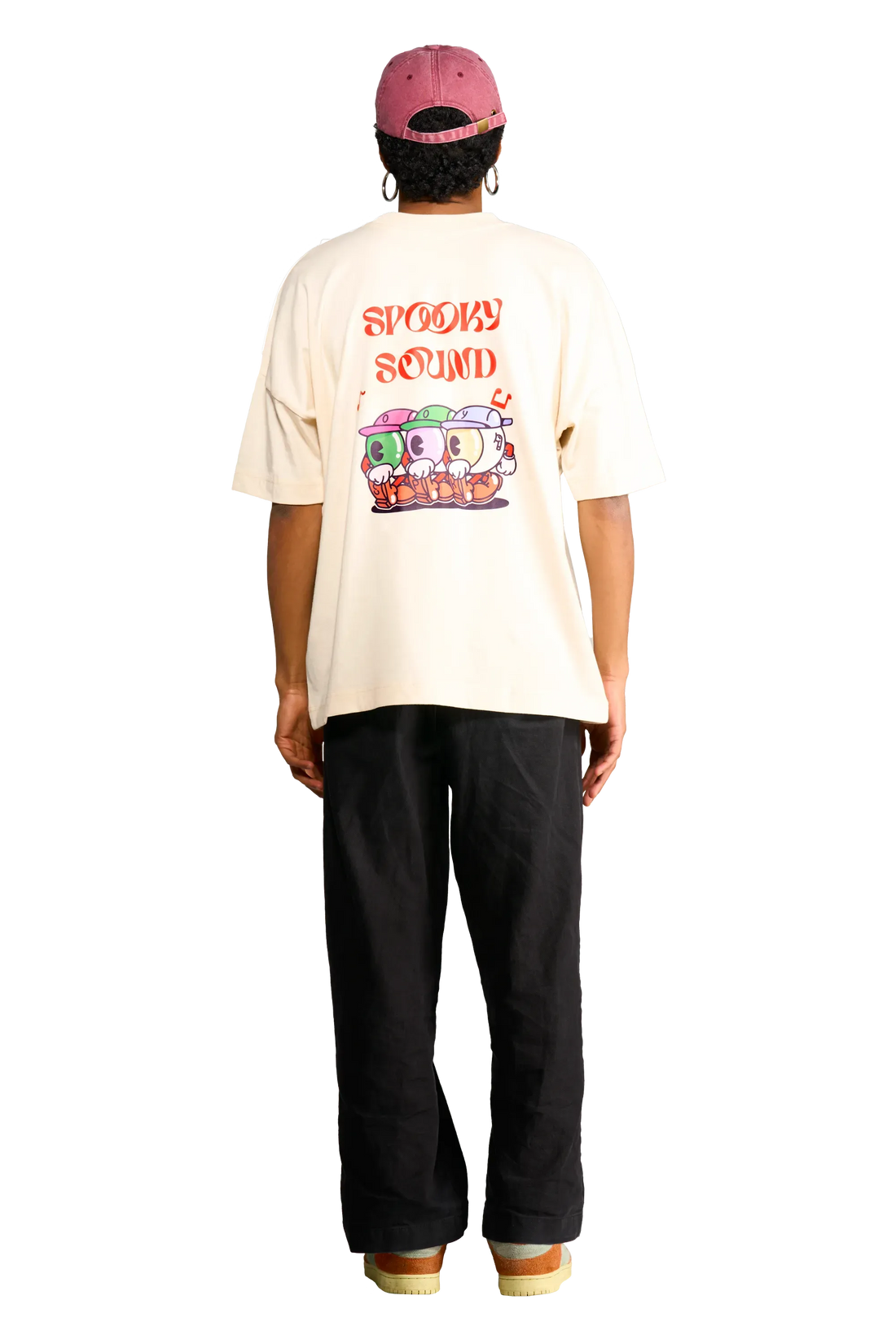 t-shirt sound of spooky indossata dal modello vista dal retro