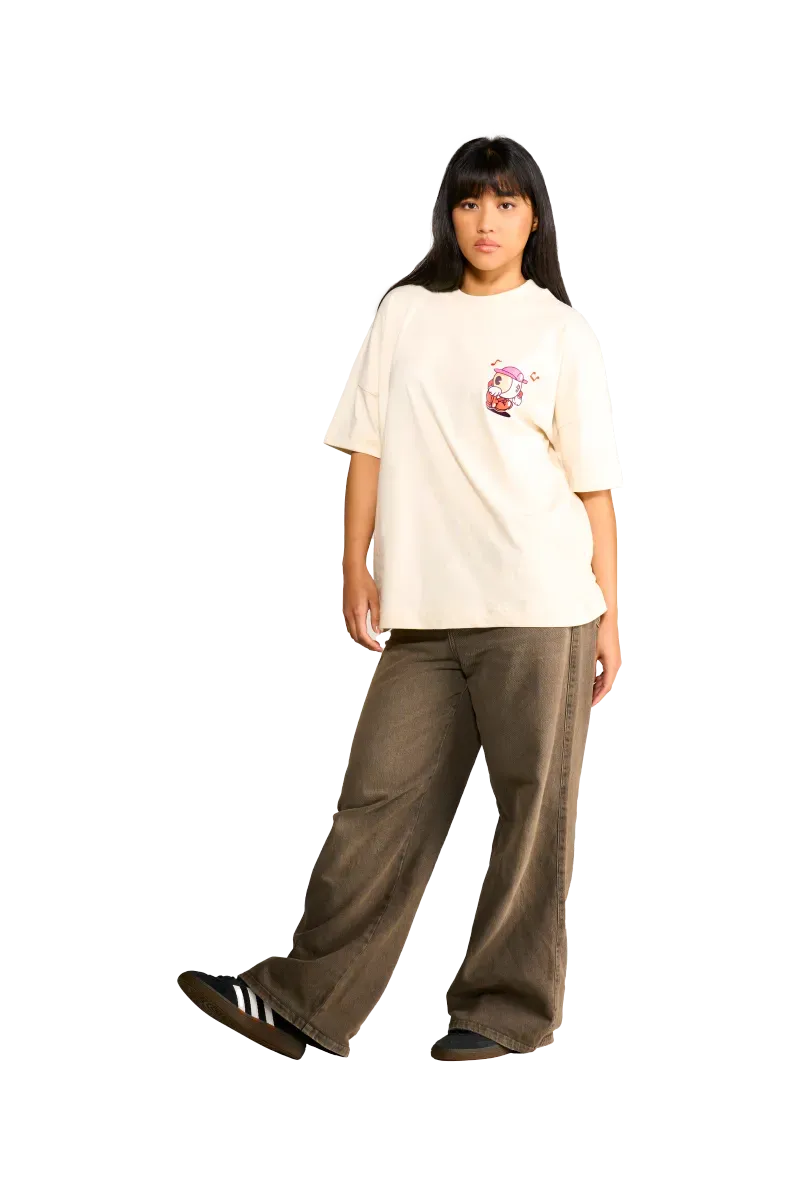 t-shirt sound of spooky indossata dalla modella