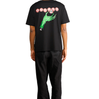 T-shirt nera Spooky Factory con grafica tombola horror sul fronte indossata dal modello vista dal retro