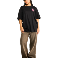 Maglietta con grafica due ragazzi che fanno graffiti con scritta Spooky Factory sul retro.